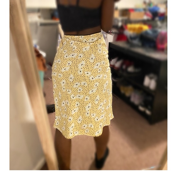 Yellow above the knee skirt!!! - Picture 4 of 4